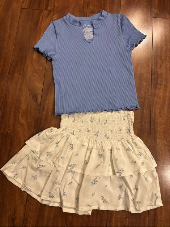 Like New Girls 2 Pc Top & Skirt Size M in Mint Condition