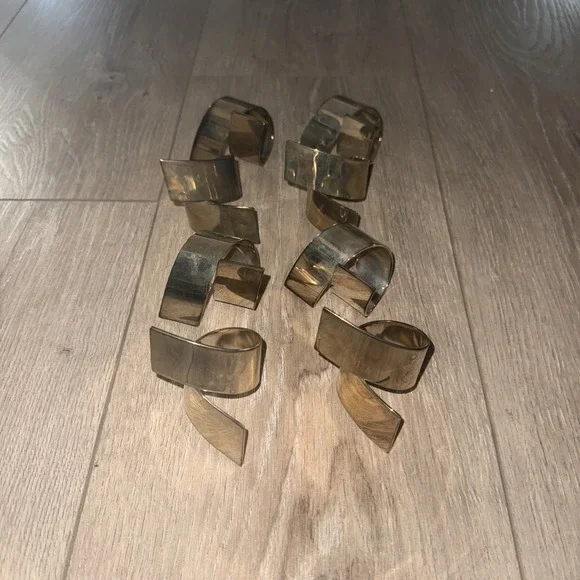 Napkin Rings Ribbon Metal Gold Tone Set of 8‎
