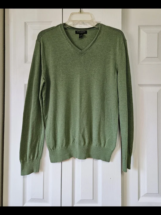 Banana Republic Men's Silk Linen Light Green V-Neck Sweater