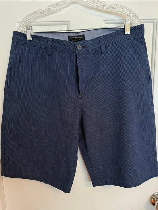 Banana Republic Men’s Navy Blue Flat-Front Shorts