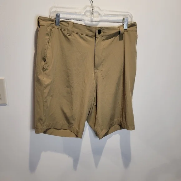 Banana republic men's size 36 khaki colored outdoor shorts 10in Inseam