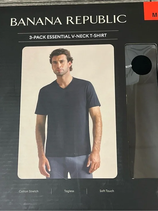 Banana Republic 3- pack essential V - neck T - shirt black men’s size medium
