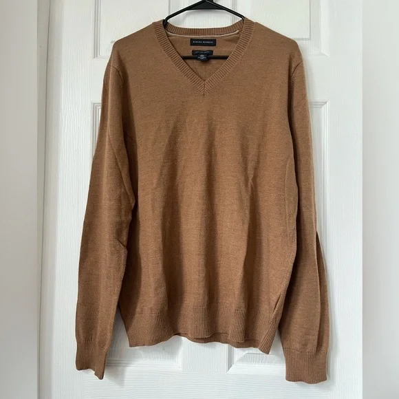 Banana Republic tan V-neck Sweater Extra Fine Merino Wool size L