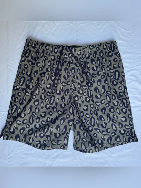 Banana Republic Men's Hybrid Short in Warm Leopard Size M