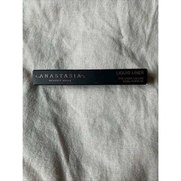 Anastasia Beverly Hills Liquid Matte Eye Liner 1 Pc *Burgundy Highly pigmented