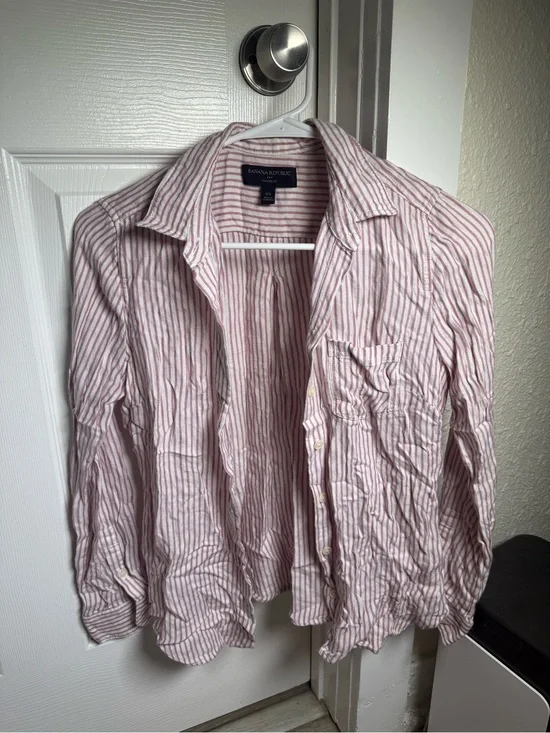 Banana Republic Pink Striped Casual Button-Up Shirt
