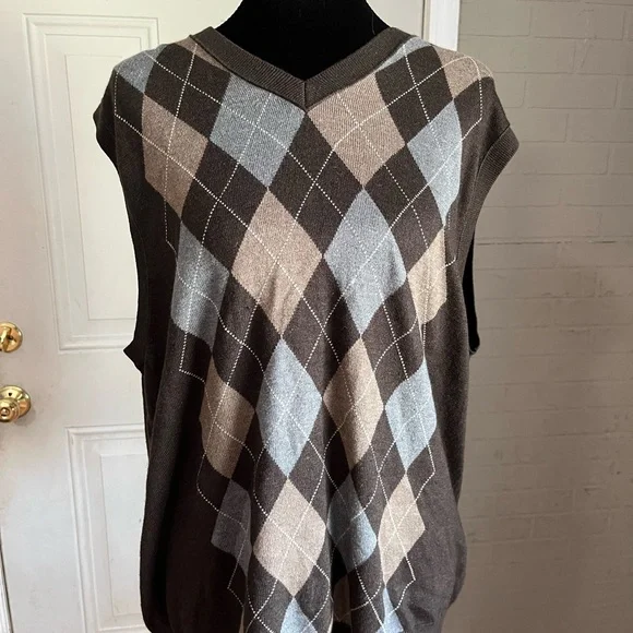 Argyle V-Neck Knit Cashmere Sweater Vest‎ in Brown, Tan & Light Blue