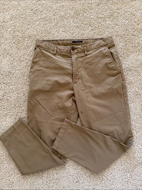 Banana Republic Men’s Chinos in Khaki Tan