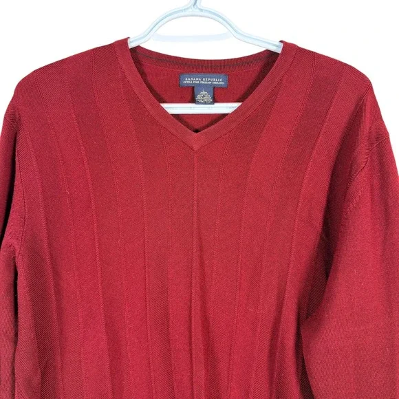 Banana Republic Extra Fine Italian Merino Wool Sweater‎ Mens L Red V-Neck read