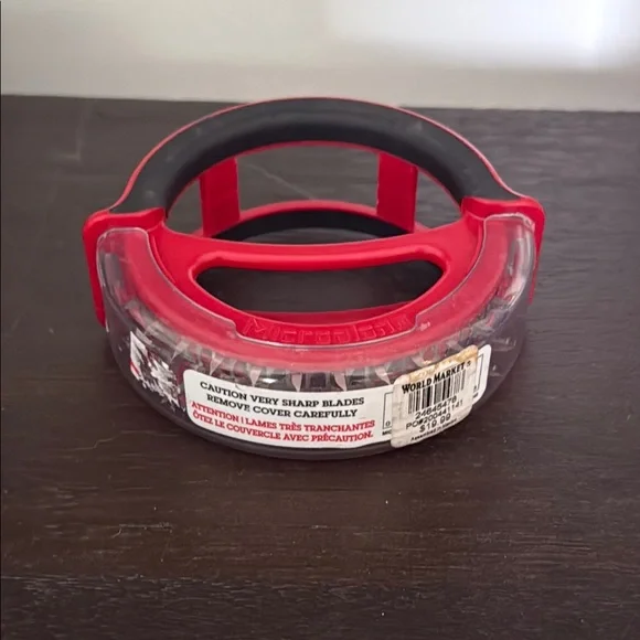 New World Market Round Circular Meat Tenderizer Rolling Blade NWT