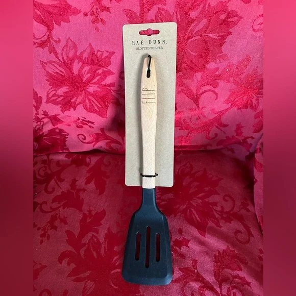 🌵3/$15 Rae Dunn silicone Slotted Turner with engraved FLIP wood handle
