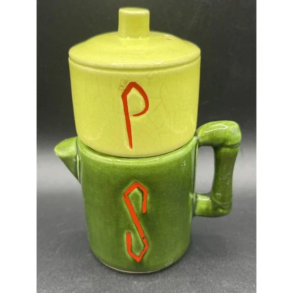 Vtg Kettle and Pot Stackable Salt & Pepper‎ Set Collectible Decor Green Yellow