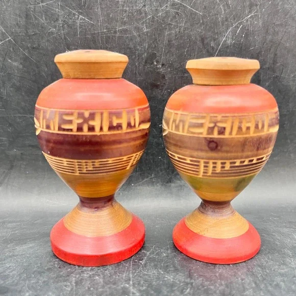 Mexico Handcrafted Wooden Red Black‎ Salt & Pepper Shakers Vtg Folk Art Boho 3