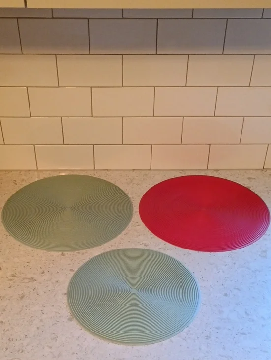 Set of 3 Safe Grabs Mats Round Ribbed Placemats - Sage Green And Red