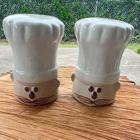 Takahashi Le Chef Unmarked Stoneware Hand Painted Pottery Salt & Pepper Shakers