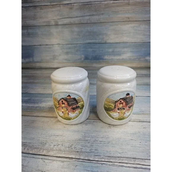Vtg 'Primitive Farm Scene' Salt & Pepper Shakers~GibsonGreeting Cards~OMC Japan
