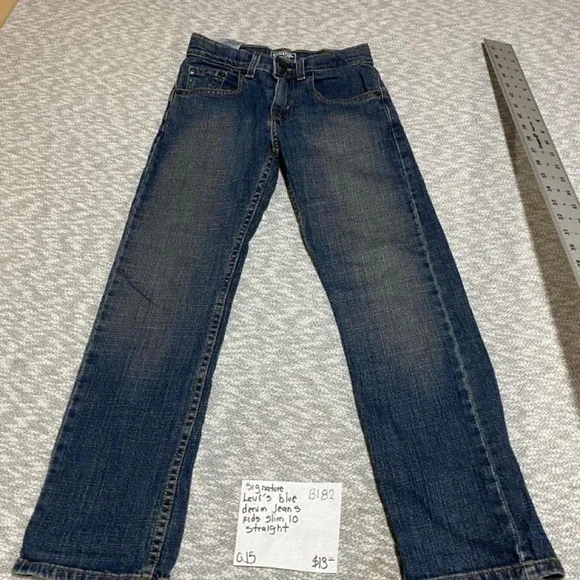Levi's Signature Straight Blue Denim slim Jeans Size 10 Kids Straight. SKU-B182