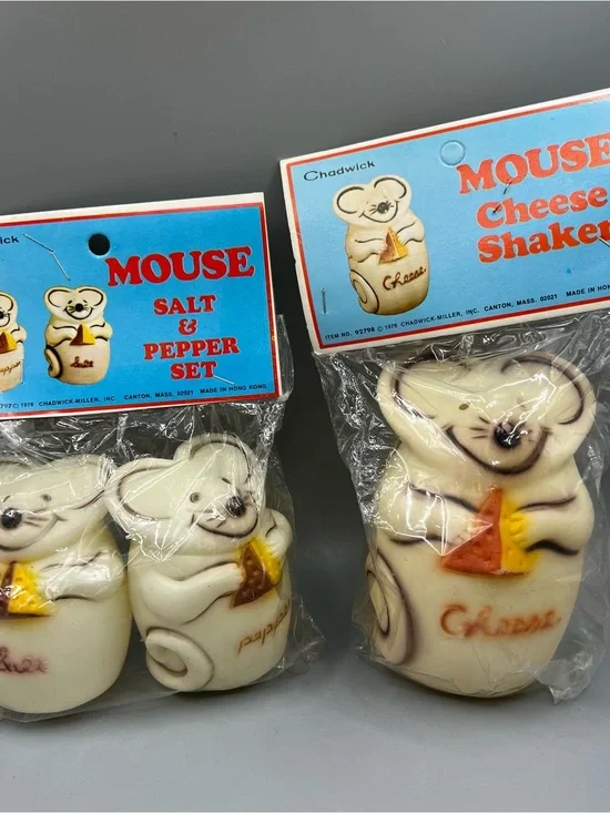 Vintage 1976 Chadwick Mice with Cheese Plastic Salt & Pepper Shakers & Cheese