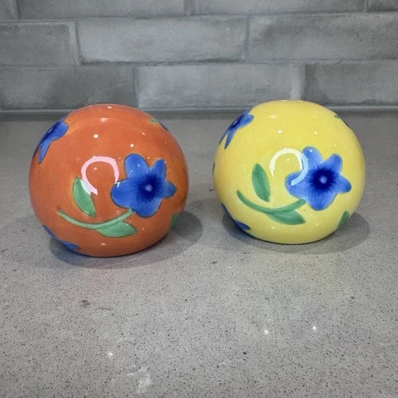 Vintage Avon Round Orange & Yellow Salt & Pepper Blue Floral Design 2 3/4