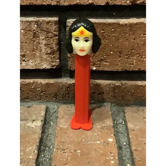 Vintage Wonder Woman DC Comics Red PEZ Dispenser with‎ Feet