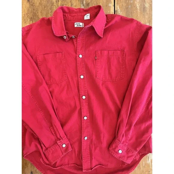 Vintage Levi's Men's Red Denim Button Up Shirt XL Loose Fit Metal Buttons Tab