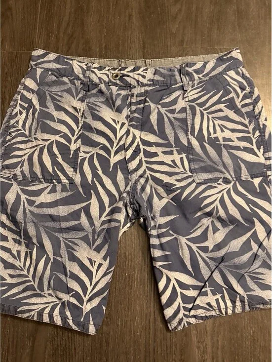 Levi’s Men's Blue Tropical Palm Reversible Chino Shorts Size 36