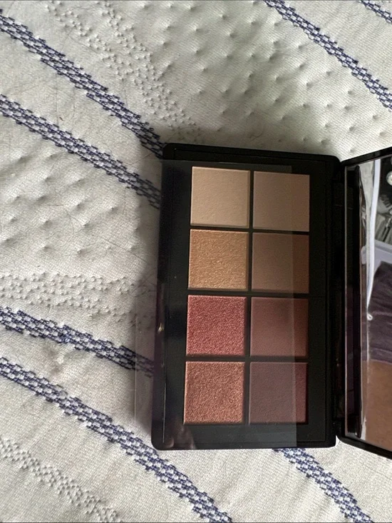 Elizabeth Arden Black Compact 8-Color Eyeshadow Palette