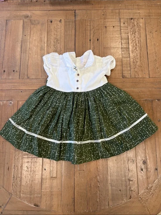 Well dressed wolf collared fit and flare twirl dress green white 2T