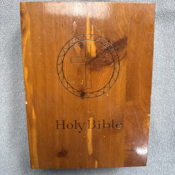 VTG 1976 Memorial Bible Carpenters Union Cedar Wood Case Local No 576 Buffalo NY