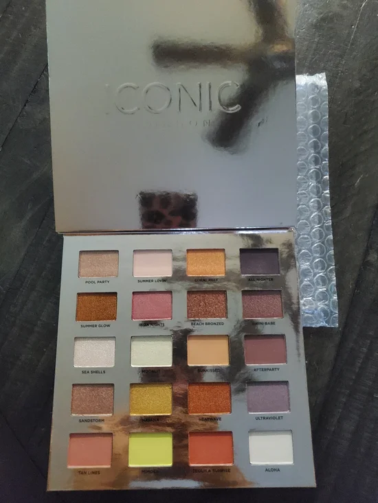 ICONIC London Summer Glow Eyeshadow Palette — Multi-Color