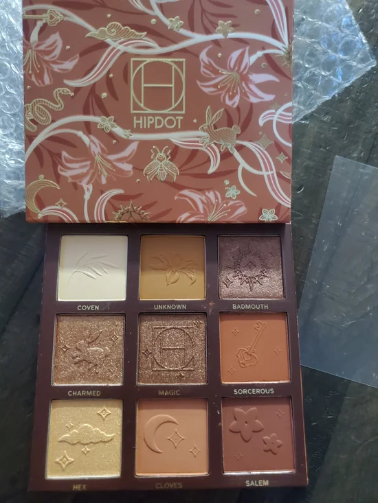 HipDot Warm Neutral Eyeshadow Palette — Gold & Brown Shades