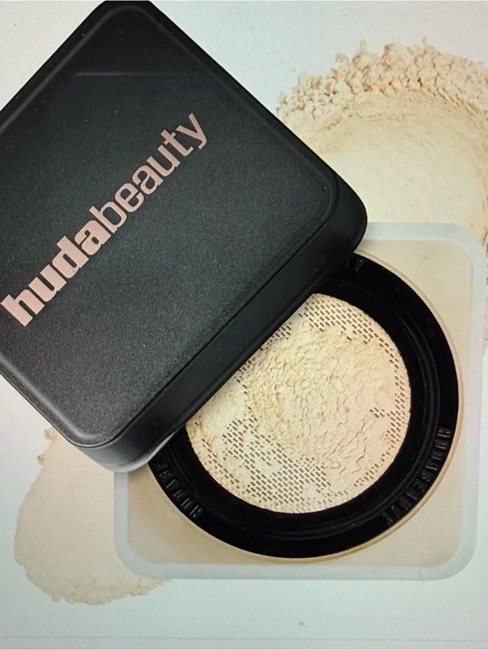 HUDA BEAUTY Easy Bake Loose Baking & Setting Powder - NIB - Pound Cake