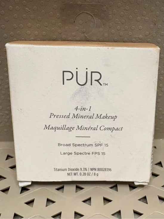 PÜR 4-in-1 Pressed Mineral Makeup - Light/Beige
