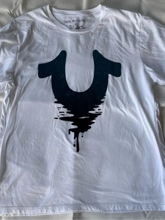 True Religion White T‑Shirt with Blue Velvet Drip Horseshoe Logo