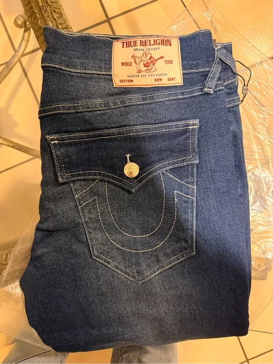 BRAND NEW IN PACKAGE MENS  True Religion Dark Blue Classic Pocket Jeans