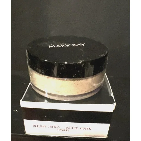 Mary Kay Silky Setting Powder -  Medium Ivory