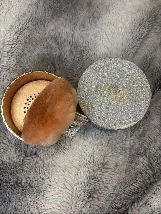 Mariah Carey Mac Shimmering Loose Powder with Puff -Rose Gold