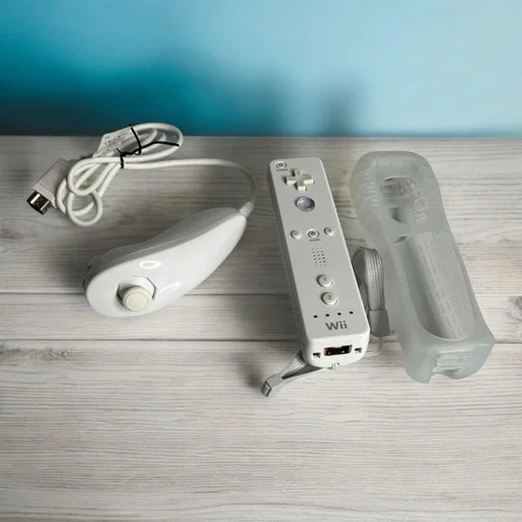 OEM Nintendo Wii Video Game Remote Controller White Nunchuck Sleeve RVL-003 Test