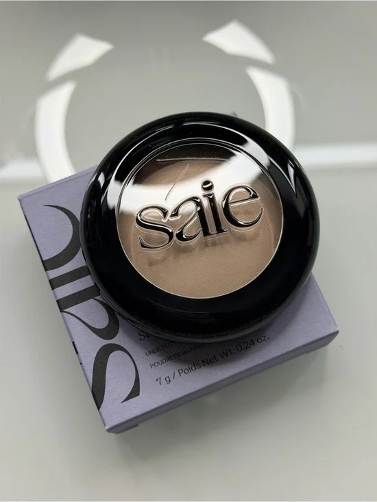 Saie undetectable baked setting powder Translucent