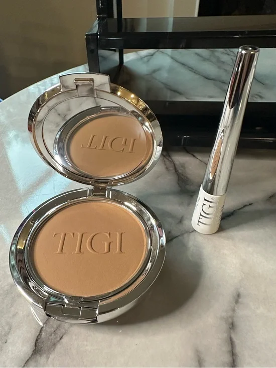 TIGI Compact Pressed Setting Powder color- Entice, black liquid eyeliner