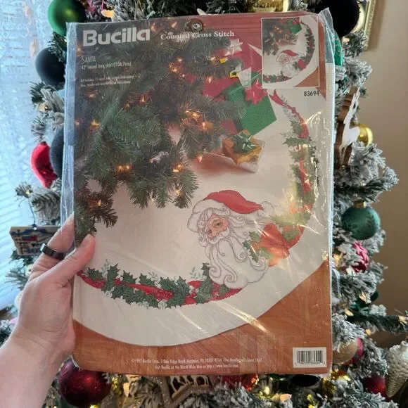 Bucilla Vintage Santa 42” Round Christmas‎ Tree Skirt 83694