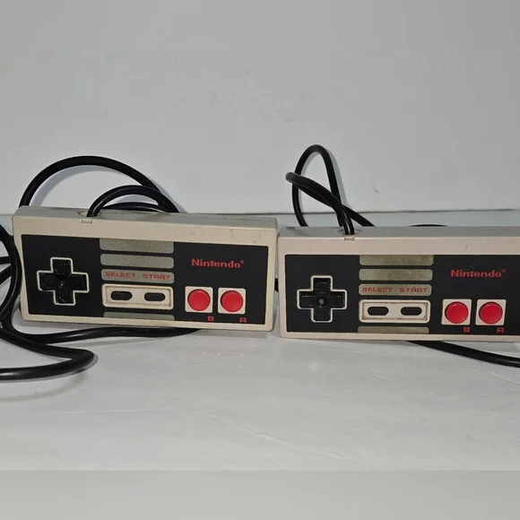 2 Vintage Authentic Nintendo NES NES-004 Wired Controllers OEM