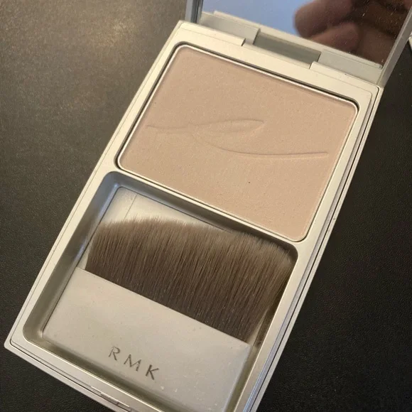RMK Light Cream Pressed Setting Powder Compact with Brush