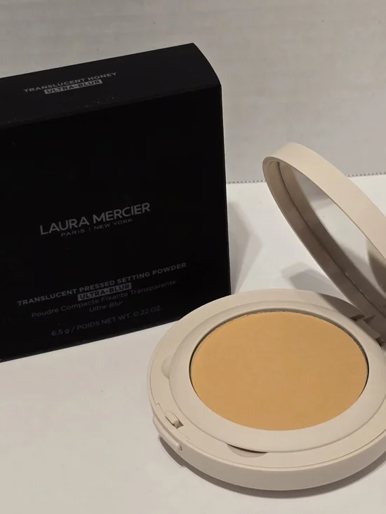 Laura Mercier Translucent Pressed Setting Powder Ultra Blur- Translucent Honey