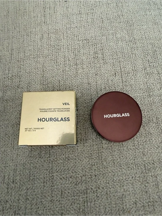 Mini Hourglass Veil Translucent Setting Powder in a 2g travel size container.