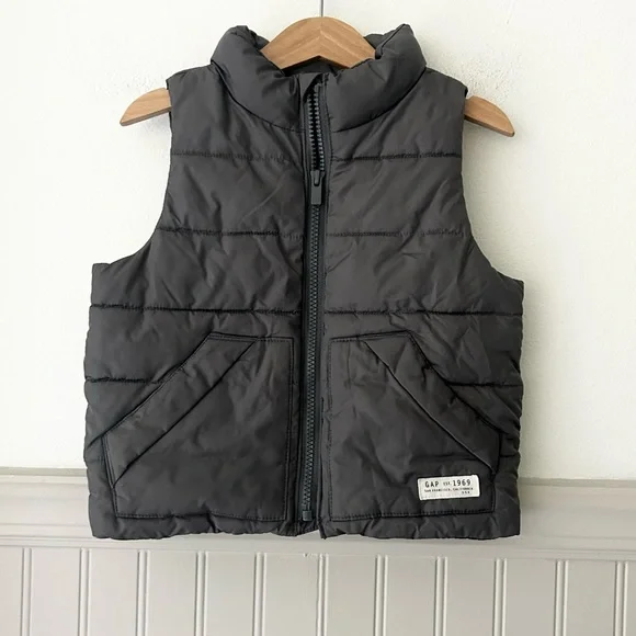 GAP Kids Boys 2T Gray Puffer Vest