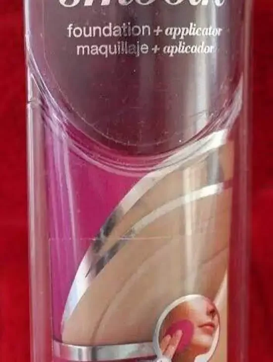 NEW Covergirl Ultra Smooth Foundation  832 Nude Beige