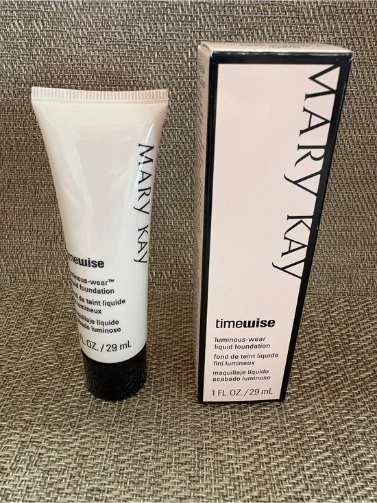 Mary Kay Timewise Luminous-Wear Liquid Foundation Ivory 4 (038699) New In Box