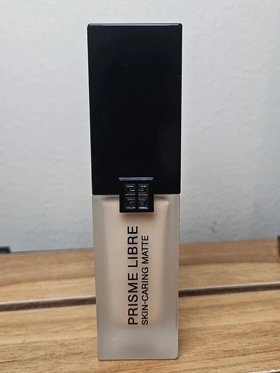 Givenchy Prisme Libre Skin-Caring Matte Foundation In 1-N95 30ml