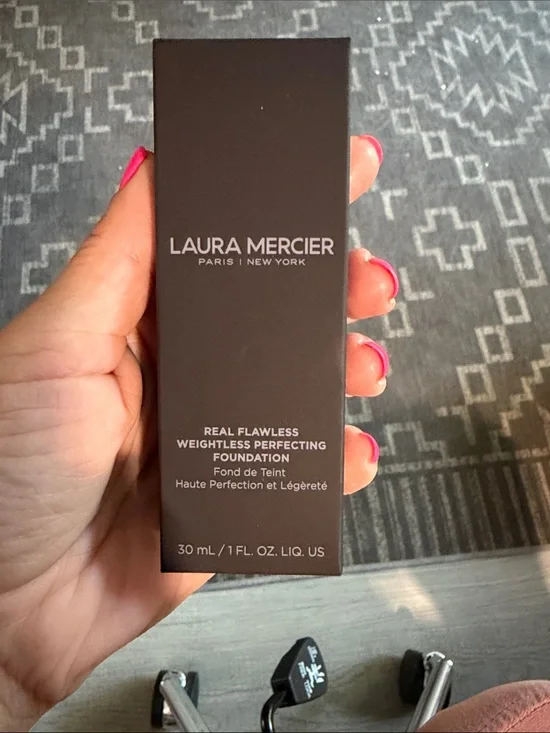 Laura Mercier Real Flawless Weightless Perfecting Foundation - Pink